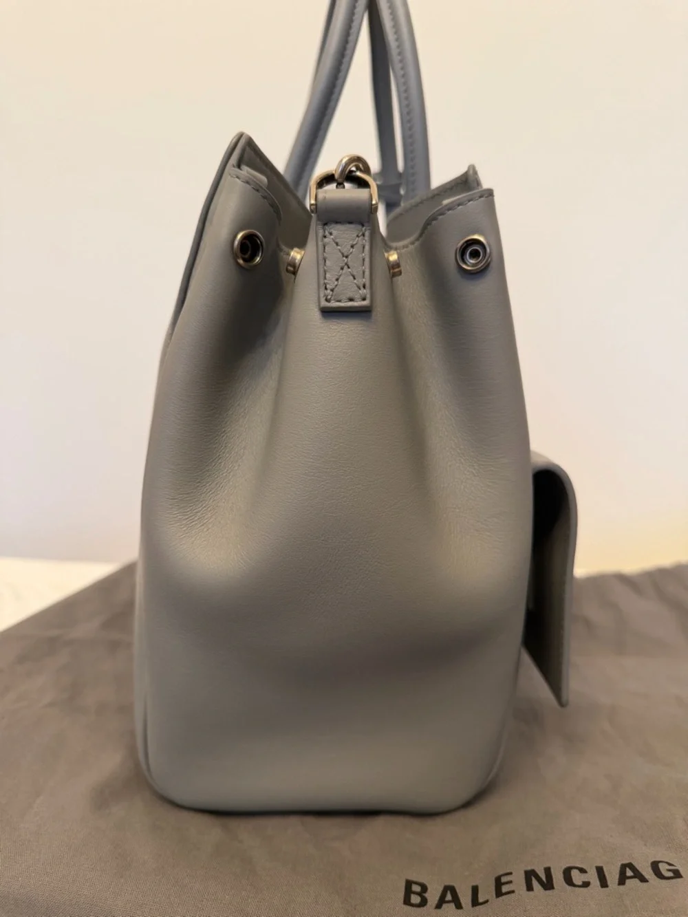 Balenciaga BEL AIR CARRY ALL BAG SMALL IN CLOUD GREY - Picture 9 of 16